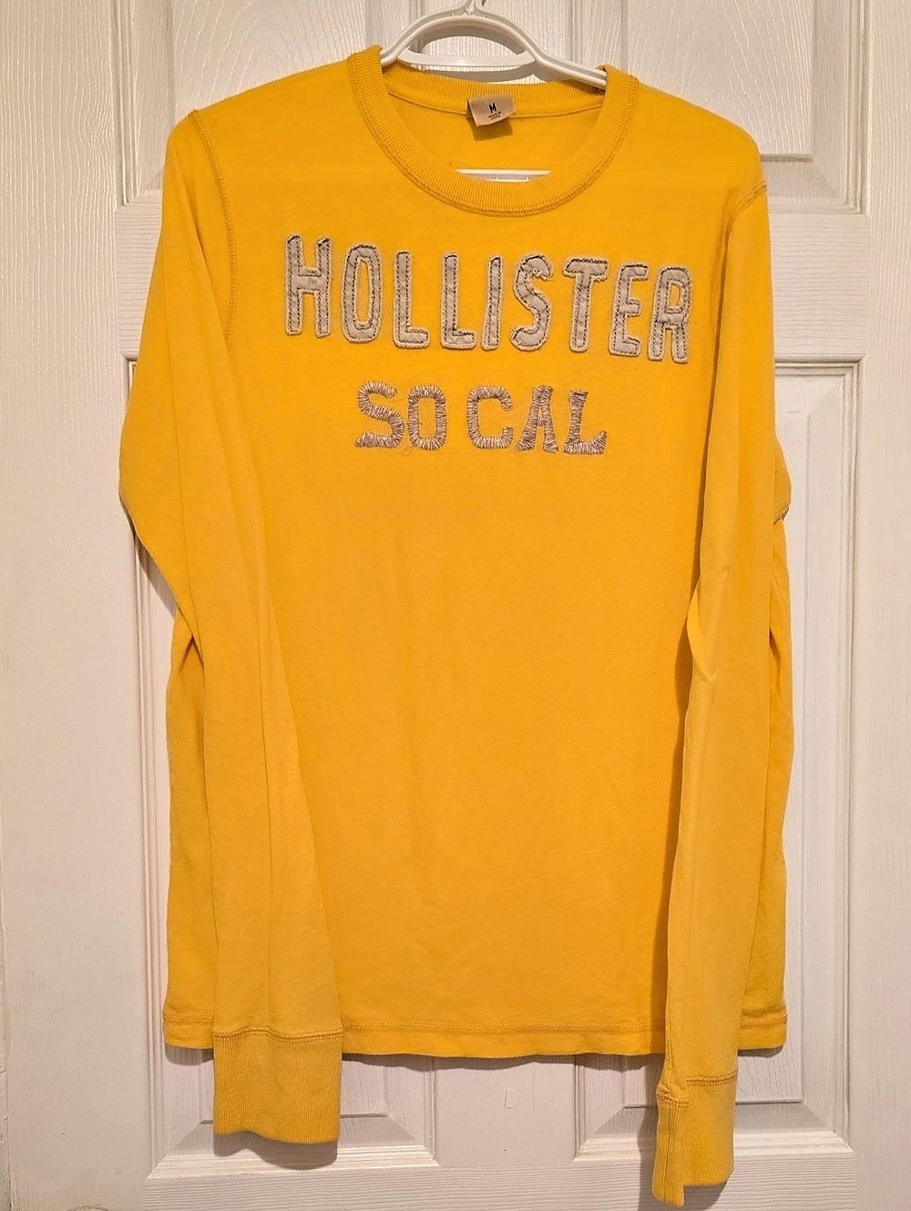 Hollister Long Sleeve Graphic Tee in Yellow Size Medium
